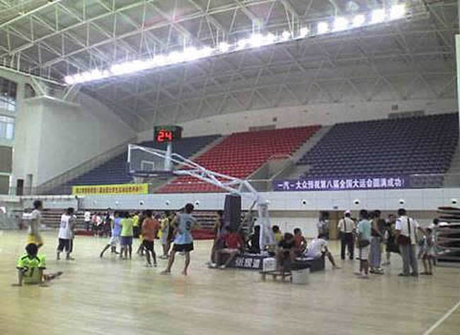 新郑室内篮球馆体育看台螺栓球网架